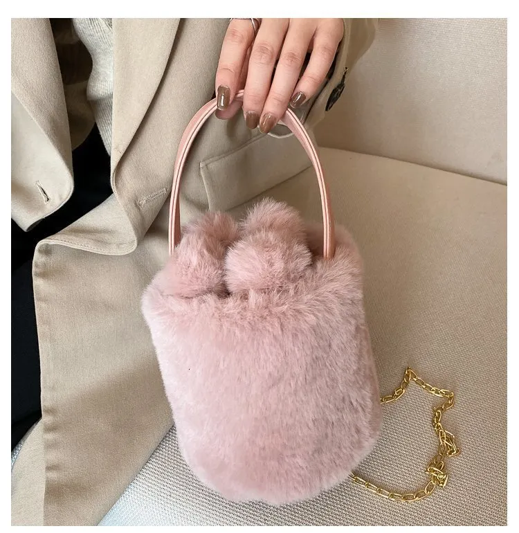 Sac à main en peluche avec cordon de serrage et boule de laine antivol, sac à bandoulière à une épaule, sac seau à la mode pour femmes 240820_voghion.com