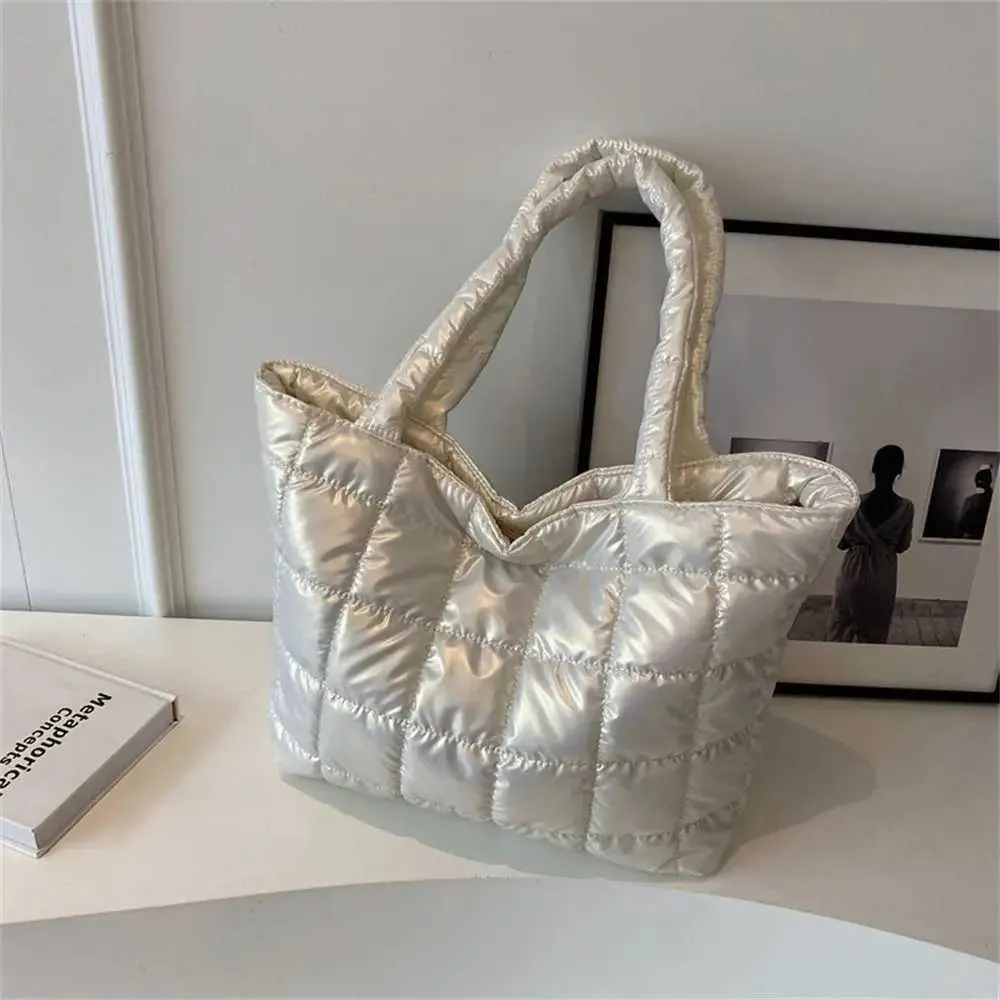 Women's Quilted Tote Bag Large Capacity Winter Shoulder Handbag_voghion.com