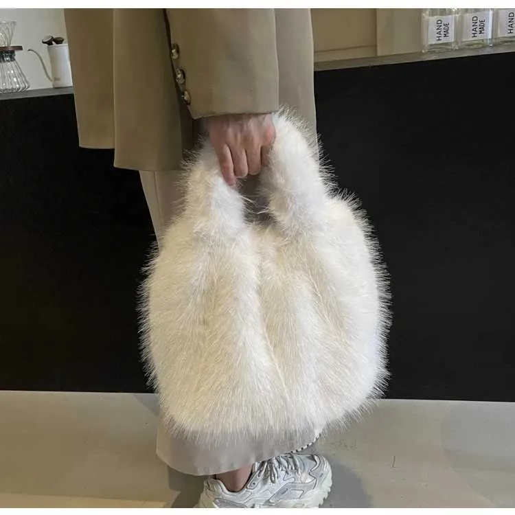 Plush Handbag For Women Large Capacity Fluffy Shoulder Bag_voghion.com