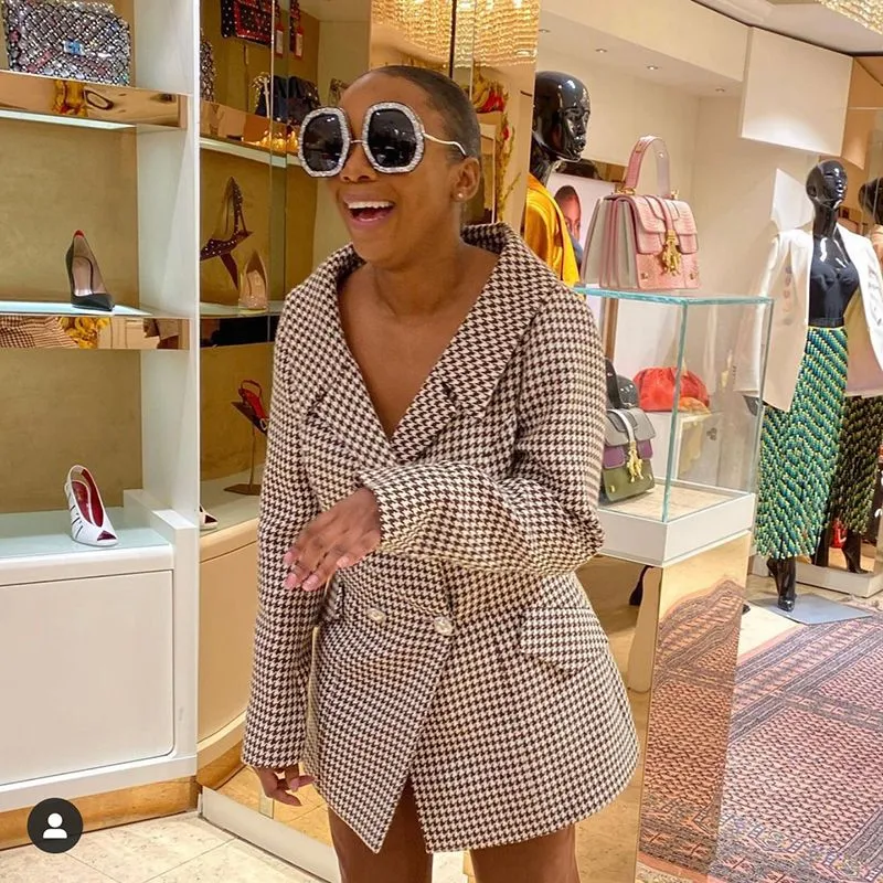 Designer Women's Round Sunglasses With Metal Temple Elements_voghion.com