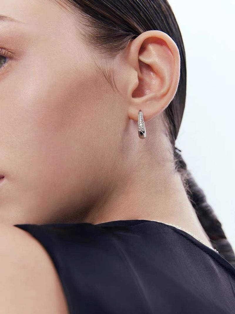 Pavé Original design, elegant and urious earrings_voghion.com