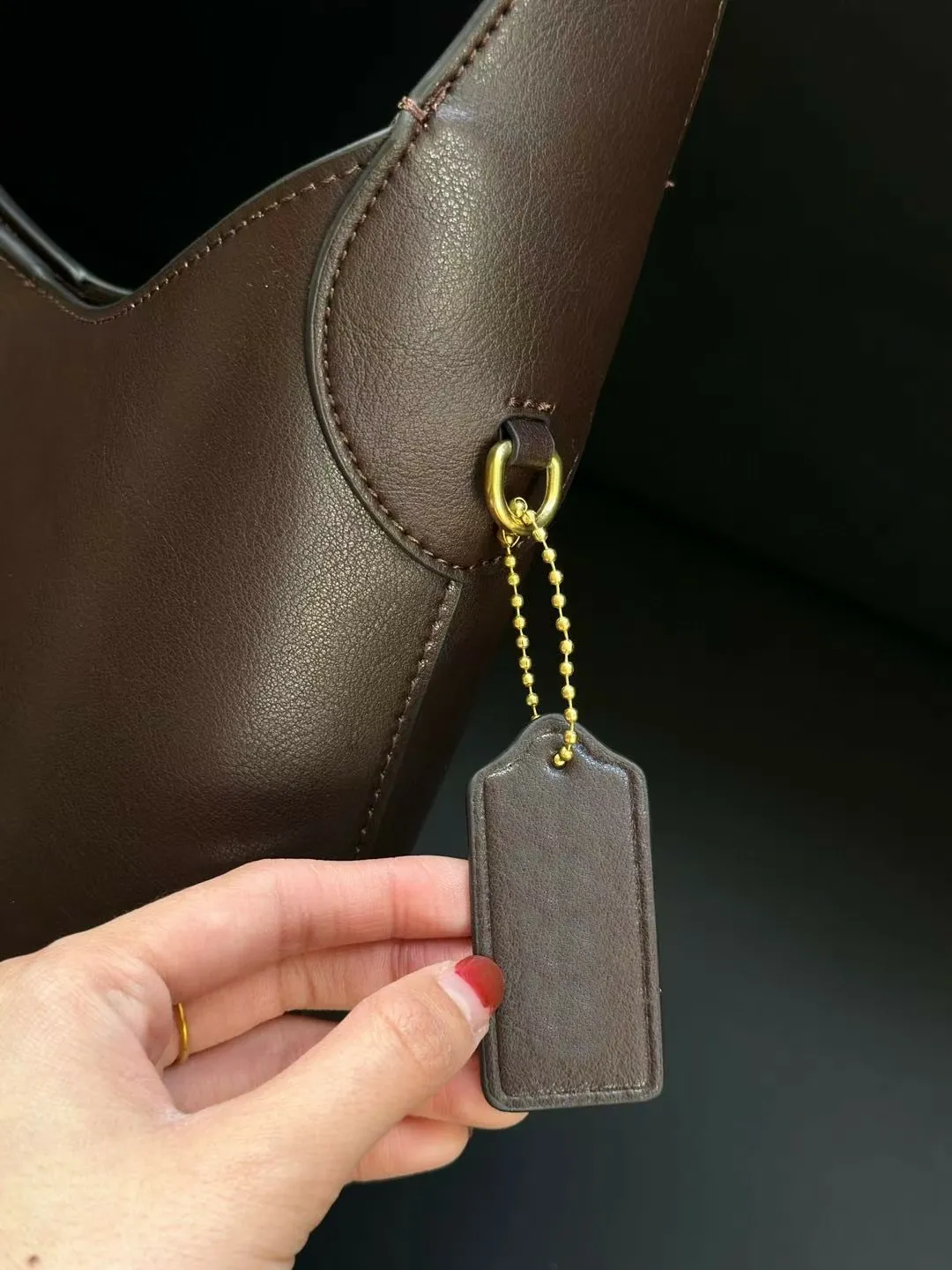 Borse a tracolla firmate, borsa tote in vera pelle di vacchetta con manico superiore, finiture dorate e chiusura magnetica, borsa hobo da giorno_voghion.com