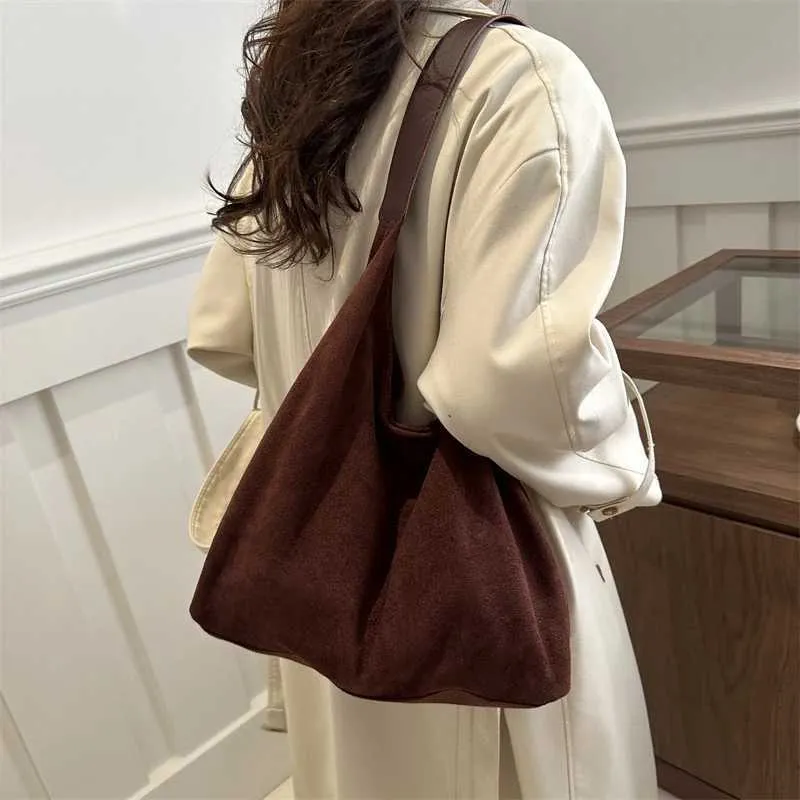 Retro womens large capacity suede shoulder bag solid color simple design casual shopping handbag Y241123_voghion.com