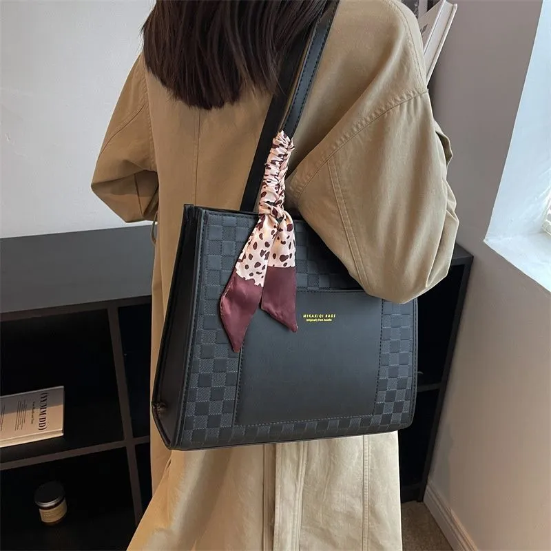 Designer Shoulder Handbags: Elegant Women's Tote - Large Capacity Commuter Bag For Work & Travel_voghion.com