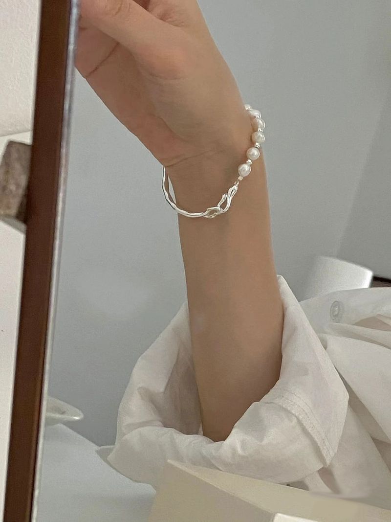Braccialetto irregolare barocco in argento sterling di vendita calda, semi-braccialetto di perle d'acqua dolce, placcato in oro bianco, gioielli raffinati_voghion.com