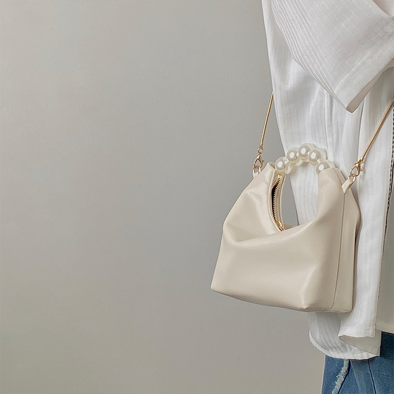 Petit sac à bandoulière de niche pour femmes avec un design de perles fraîches 2024 avec un sens de la chaîne et un sac à boulettes à main_voghion.com