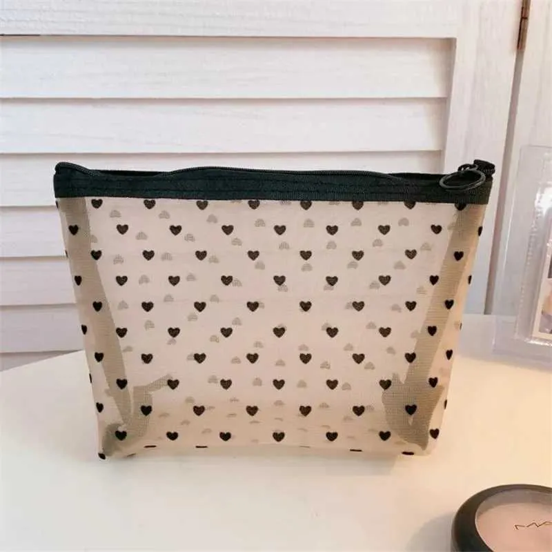 Estuche de malla con estampado en forma de corazón para cosméticos, neceser de maquillaje, bonito estuche transparente con cremallera, color negro, fácil de llevar, Y241023_voghion.com