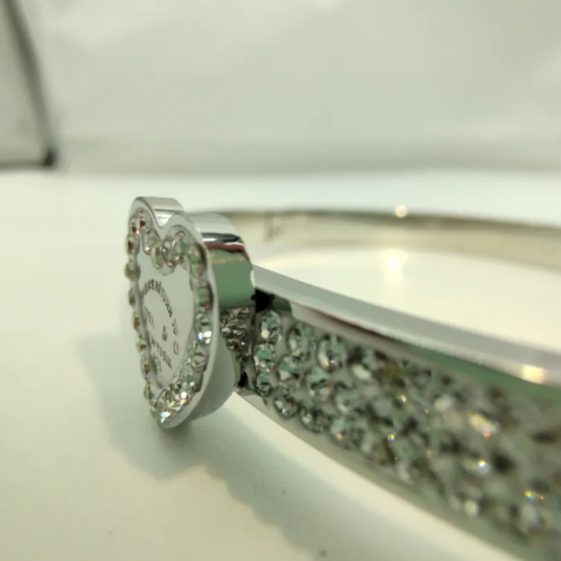 Klassischer Armreif Für Damen Silberbeschichteter Edelstahl_voghion.com