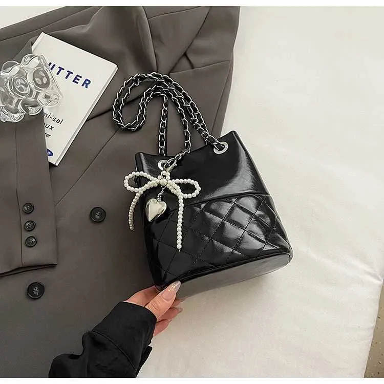 Damen Ledertasche Bucket Bag Schultertasche Mit Kettengliedern_voghion.com