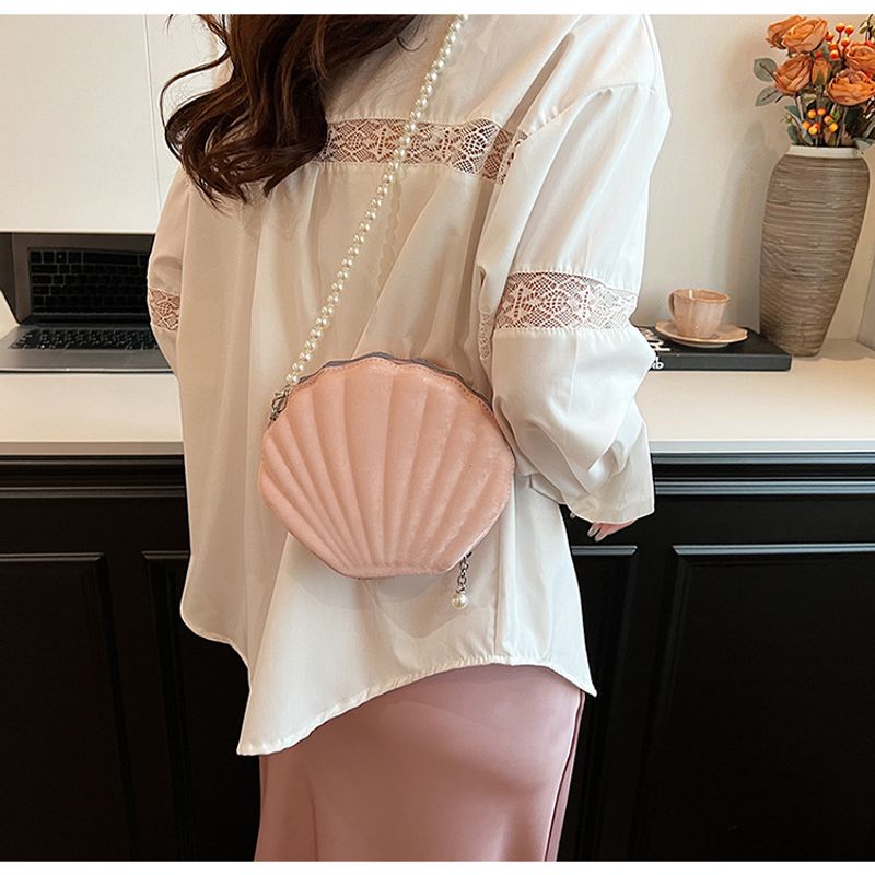 Einzigartige Nischentasche Damen 2024 Sommer neue Mode Perlen Umhängetasche ausländischer Stil einfache Muscheltasche_voghion.com