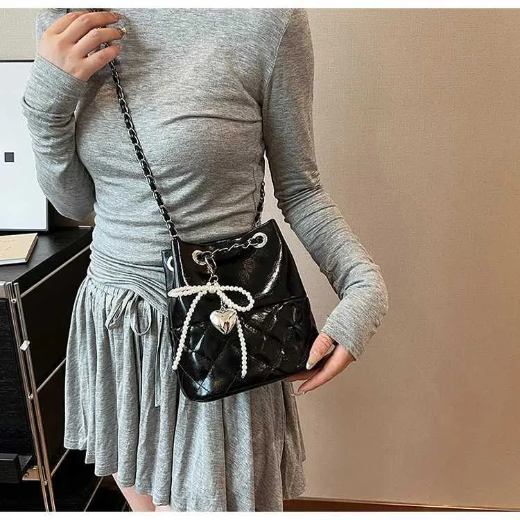 Damen Ledertasche Bucket Bag Schultertasche Mit Kettengliedern_voghion.com