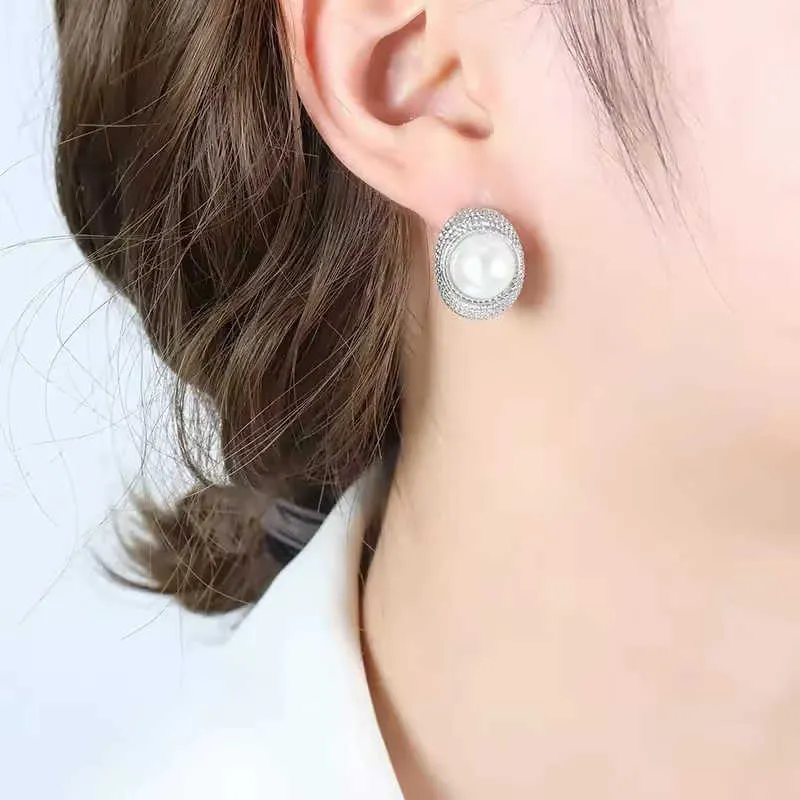 Minimalistisk design, moderiktiga franska grova rostfria stålörhängen med förgyllda C-formade pärlor för kvinnor_voghion.com