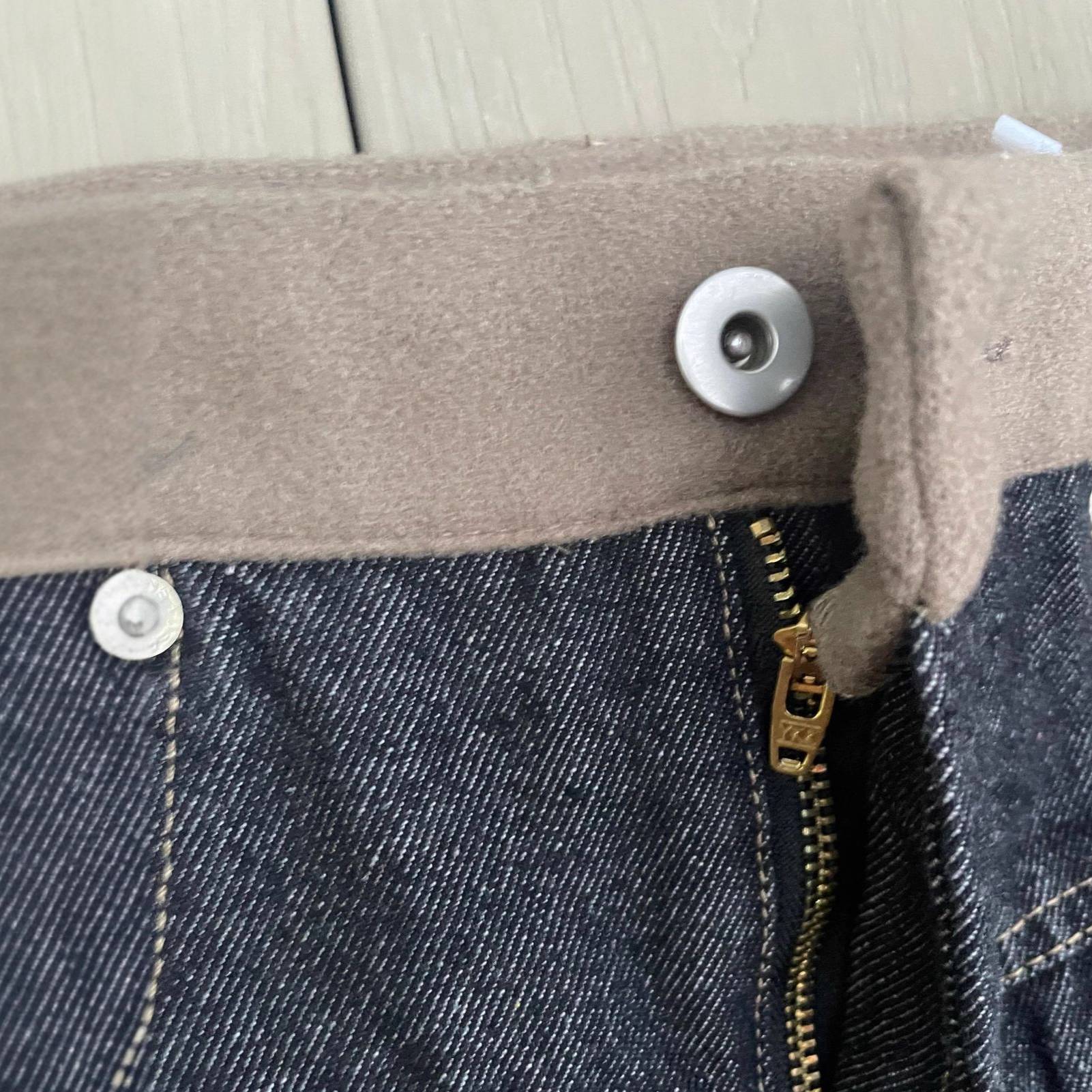 Jeans unisex in denim nero misto lana con tasca posteriore e taglio svasato retrò_voghion.com