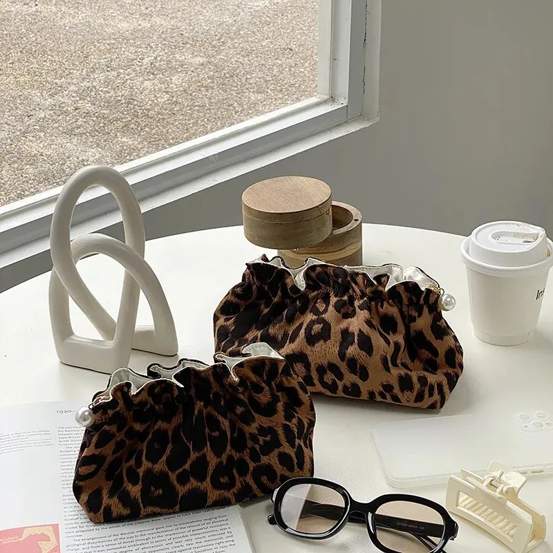 Trousse de maquillage tendance pour femmes avec fermeture éclair et perles, grande capacité, trousse de toilette, organisateur de voyage, trousse de maquillage à imprimé léopard pour dames_voghion.com