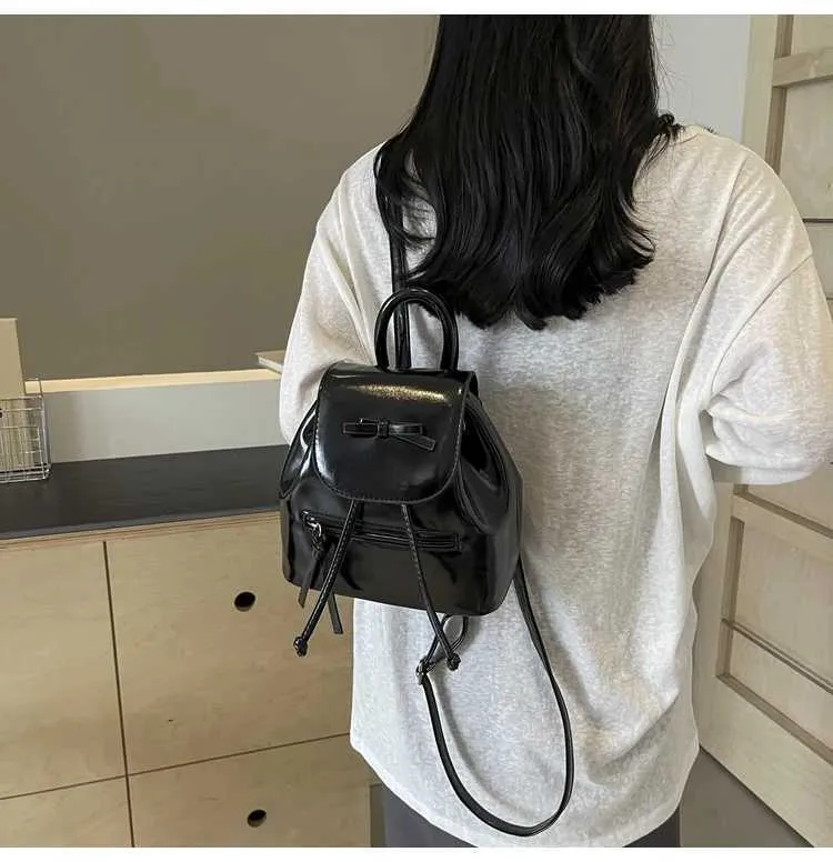 Mochila feminina sólida com aba e laços, mini bolsas de ombro, versátil, feminina, grande capacidade, bolsas de couro, casual, estudante_voghion.com