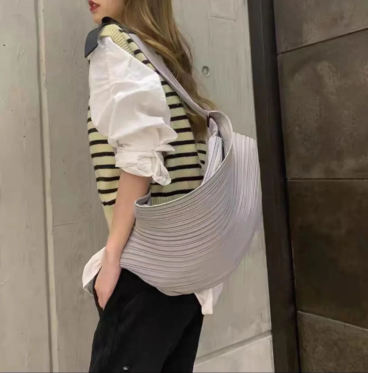 GVUW Modische, plissierte Messenger-Tasche für Damen, einfarbig, vielseitig, lässig, für den Außenbereich, Urlaubstasche, Simplicity 2024, 32C1131_voghion.com