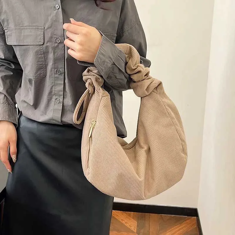 Corduroy Drstring Cloud Damen Große Kapazität Dumpg 2024 Neue einfache lässige Achseltasche Handtasche Schulter CrossbodyC241106_voghion.com