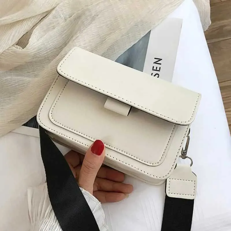 Stylish Women's Crossbody Bag With Wide Strap Small Retro Design_voghion.com