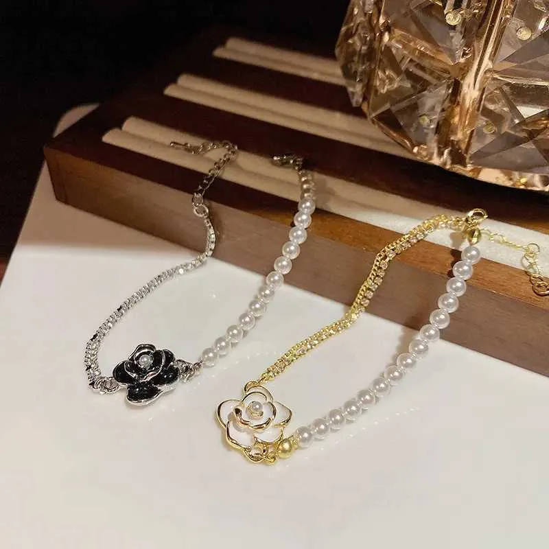 Pulsera de moda con perla camelia y circonita para mujer_voghion.com