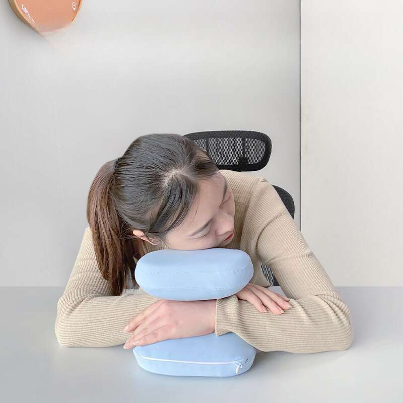 adult Reclining Pillows On Nap Tables In Primary Classrooms, Sleeping Pillows_voghion.com