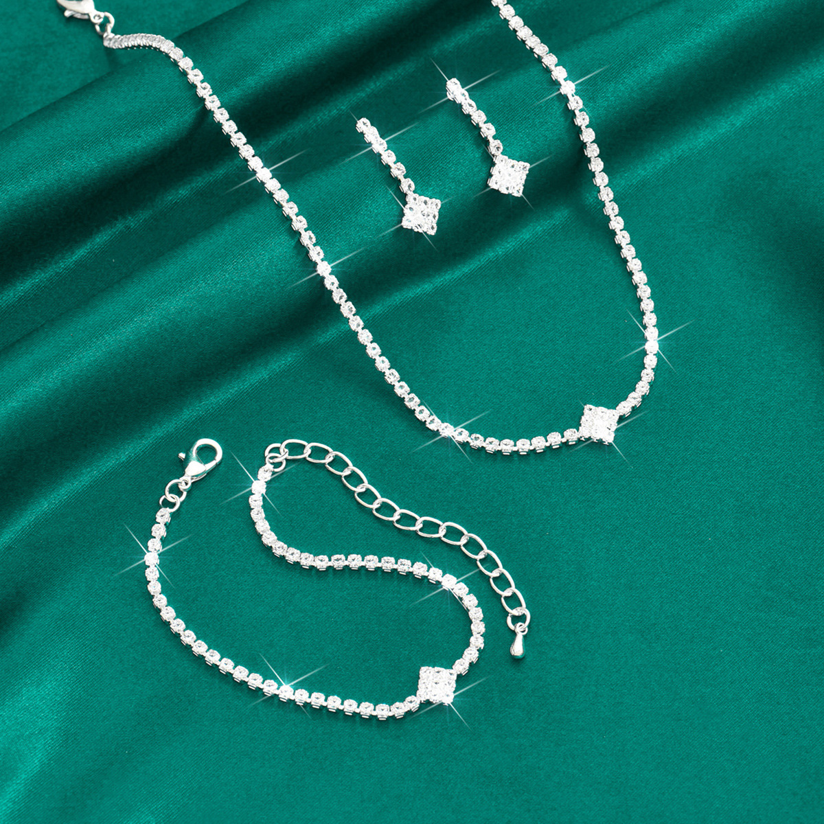 Fashion New Ins Niche Fashion Personality High End Sense All Match Claw Chain Necklace Earrings Bracelet Three Piece Set_voghion.com