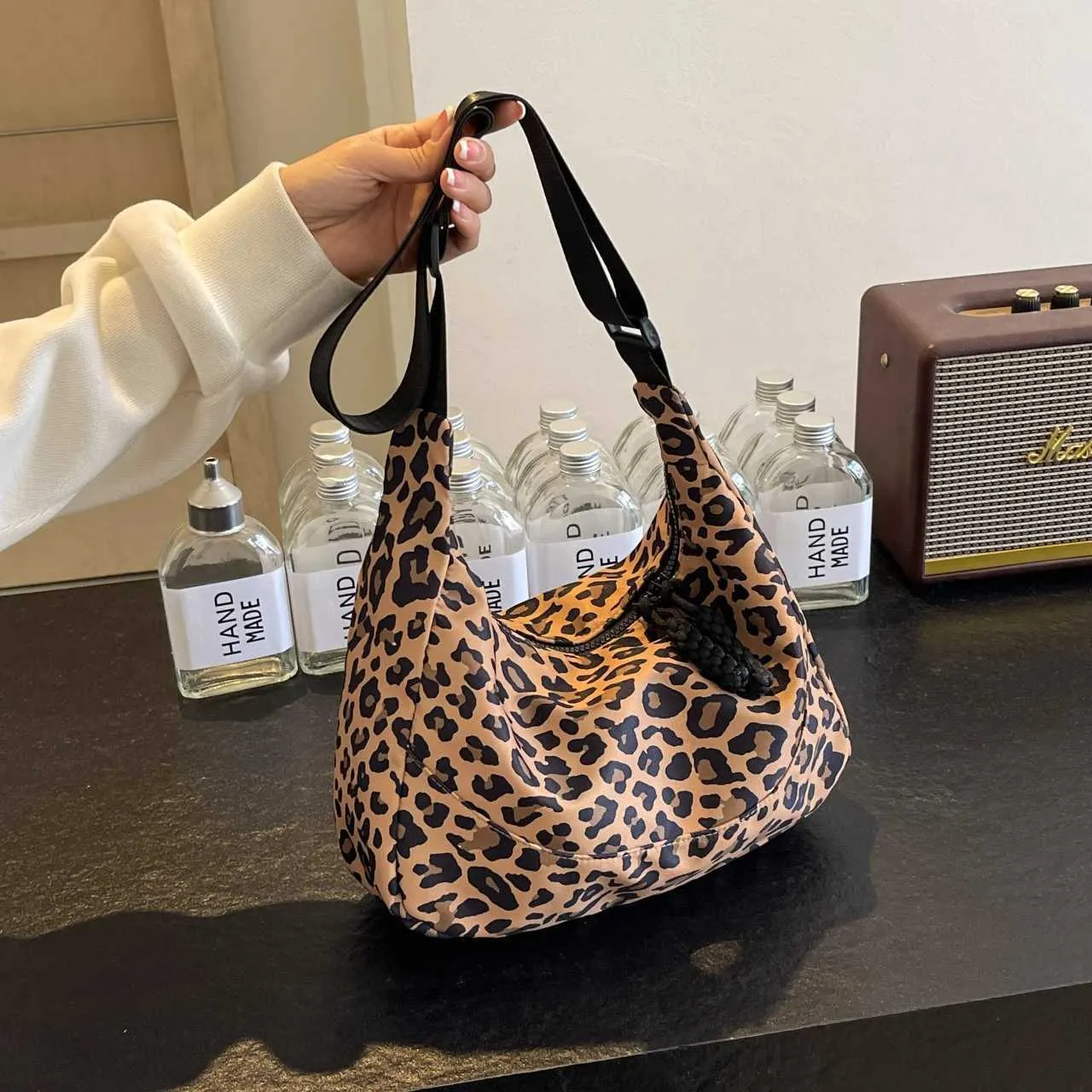 Autumn/Winter large capacity commuter leopard print crossbody Womens canvas fashion casual shoulder dumpg bag_voghion.com
