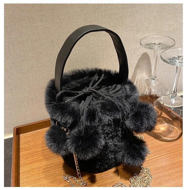 Sac à main en peluche avec cordon de serrage et boule de laine antivol, sac à bandoulière à une épaule, sac seau à la mode pour femmes 240820_voghion.com