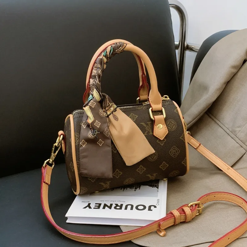 Tasarımcı Ücretsiz Kargo 2025 Yeni Moda Mizaç Boston Üst Düzey Baskılı Omuz Çantası Kadınlar İçin_voghion.com