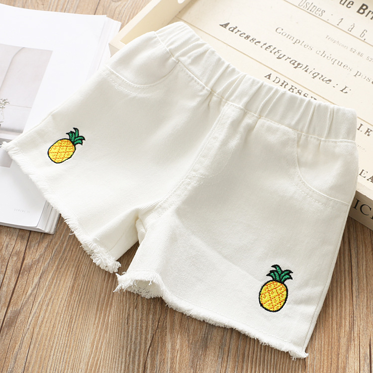 Madre y niños Pantalones cortos de mezclilla para niñas Verano 2024 Nuevos niños grandes para niños con estilo bordado corazón rojo pantalones prendas de vestir exteriores pantalones versión coreana_voghion.com