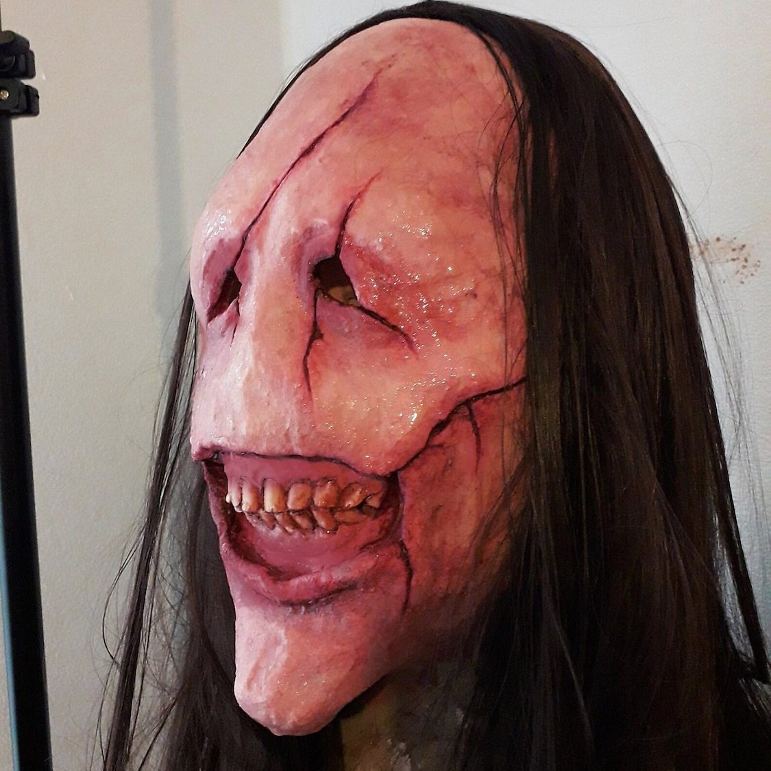 Máscara de demonio de pelo largo de terror de Halloween, máscara de demonio de cara roja, máscara de demonio dentudo de látex, máscara de pelo largo