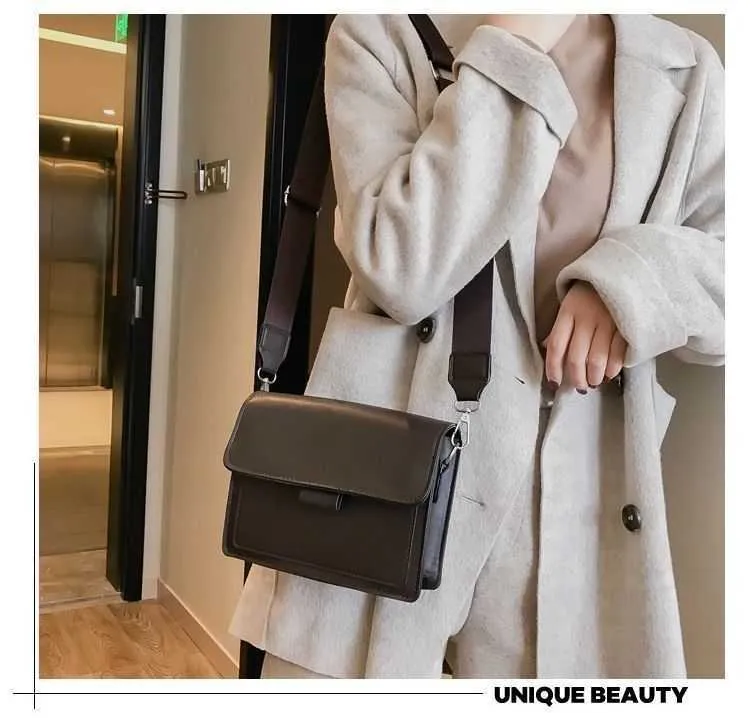 Ladies Messenger Solid Color 2023 New Trendy Wide Shoulder Strap Small Square Bag Retro Casual Simple Crossbody Ba241018_voghion.com