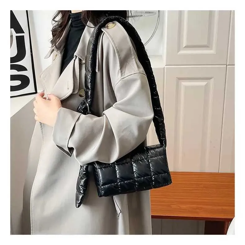 Moda trapuntata invernale leggera calda imbottita in cotone scozzese a tracolla da donna sotto le ascelle borse gonfie borse a mano C241211_voghion.com