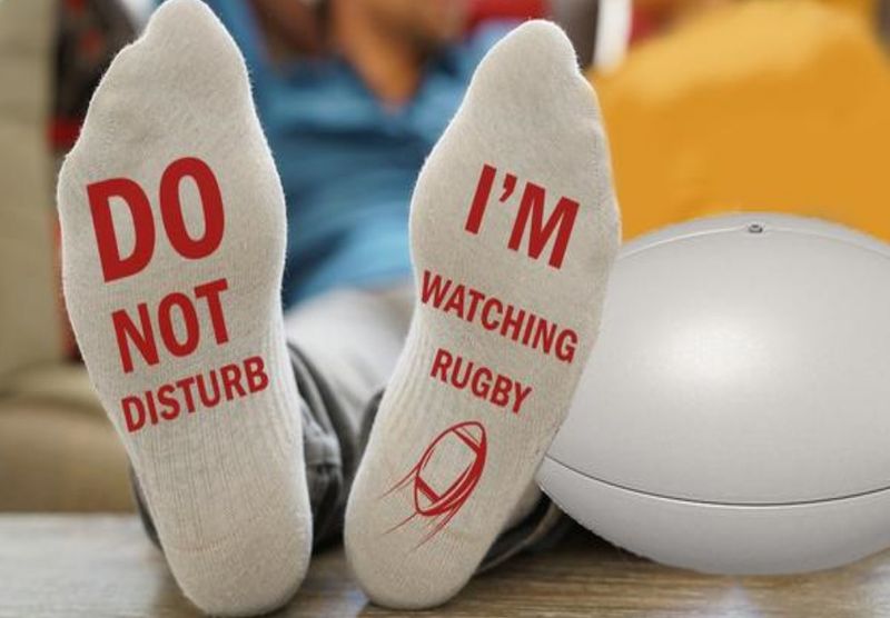 Unisex DO NOT DISTURB WATCHING FOOTBALL Neutrale Socken mit mittlerem Schlauch_voghion.com