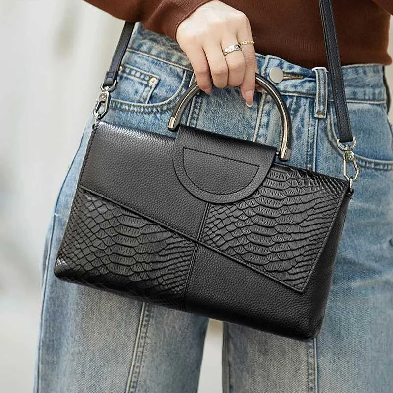 Borsa a mano elegante da donna con stampa pitone e tracolla_voghion.com