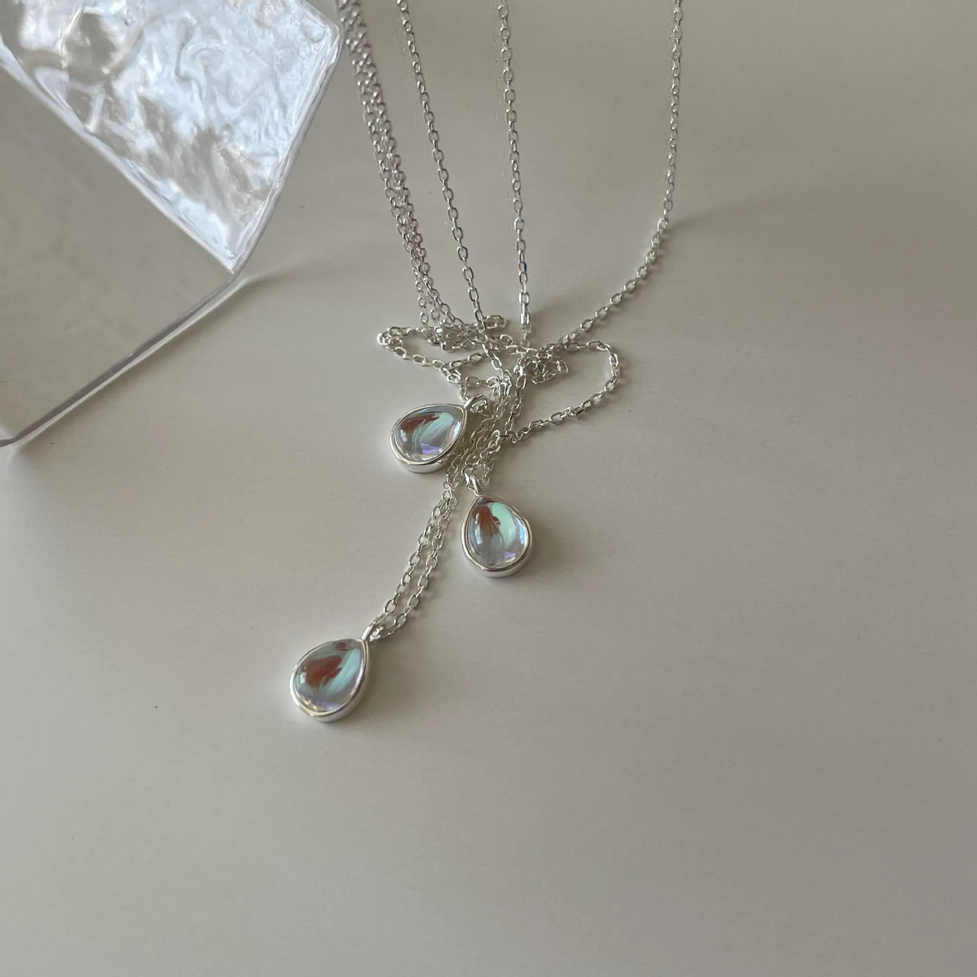Chaînes Amaiyllis Sterling Sier Collier minimaliste en forme de goutte d'eau Personnalité simple Accessoires sauvages Bijoux_voghion.com