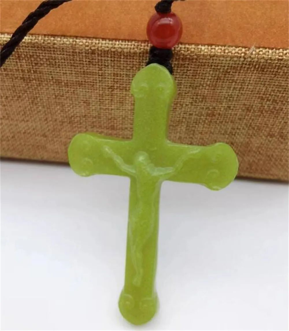 Jesus kors halsband med hänge av naturlig självlysande fluorit_voghion.com