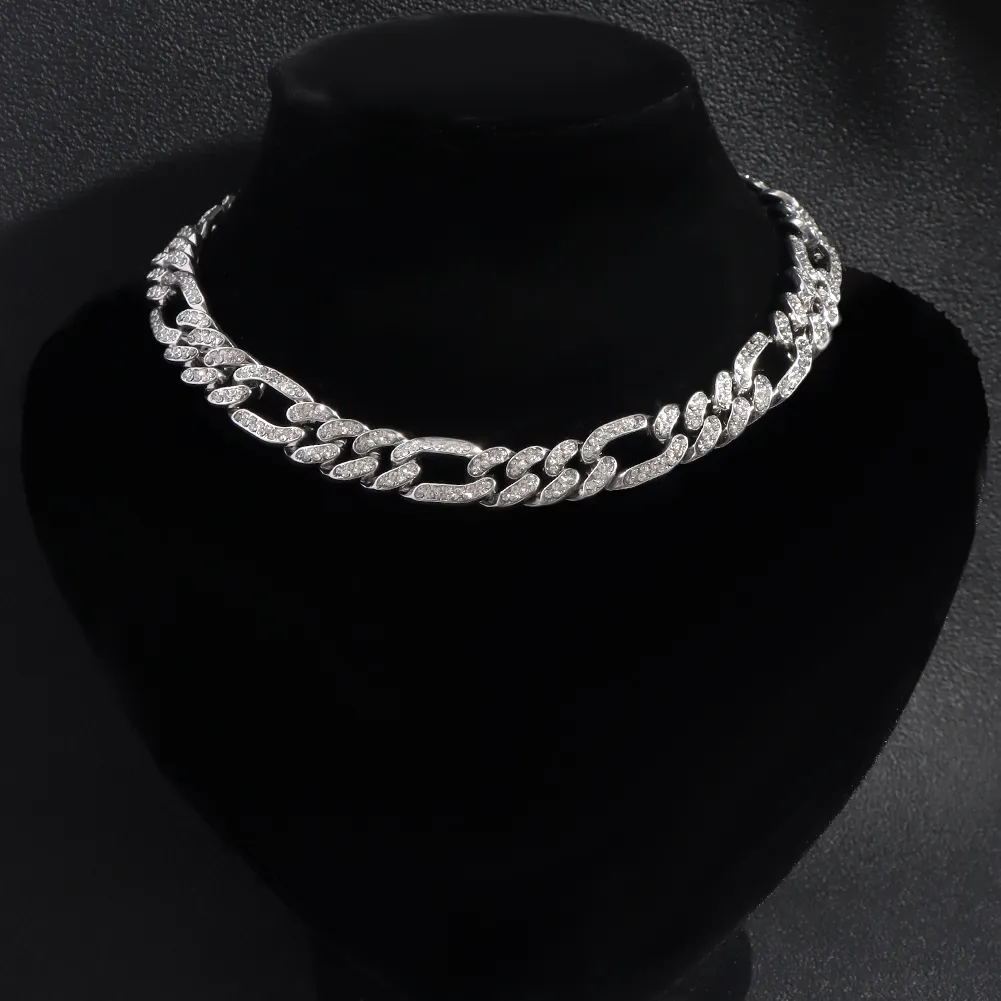 Colar choker cuban link iced out para mulher cor dourada com strass_voghion.com