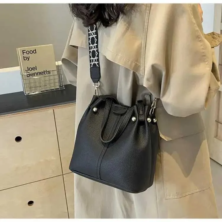 Bag Korean Versatile Bucket Spring And Summer Broadband Shoulder Messenger Bag Womens Handba241128_voghion.com