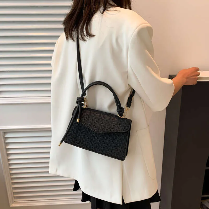 Crossbody Shoulder Handbag With Diamond Lattice Quilted Pattern_voghion.com