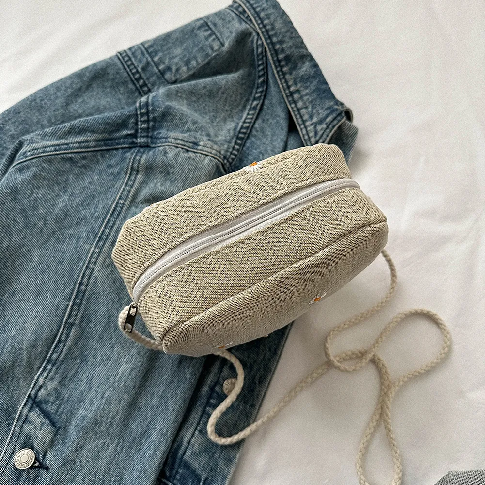Borsa a tracolla da spiaggia, da donna, in paglia intrecciata a forma di cuore, con margherite, firmata_voghion.com