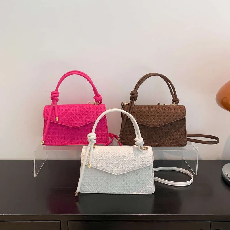 Crossbody Shoulder Handbag With Diamond Lattice Quilted Pattern_voghion.com