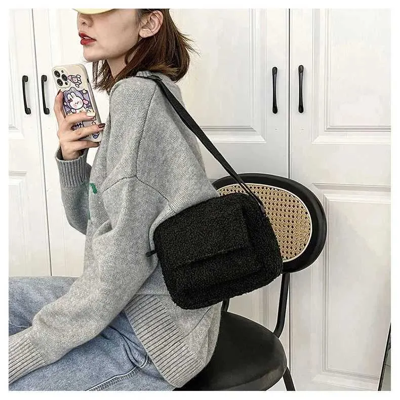 2023 Women Winter Shoulder Bag Lamb Wool Warm Soft Autumn Ins Square Cross-body Portable Casual Beige Khaki Girls Preppy_voghion.com