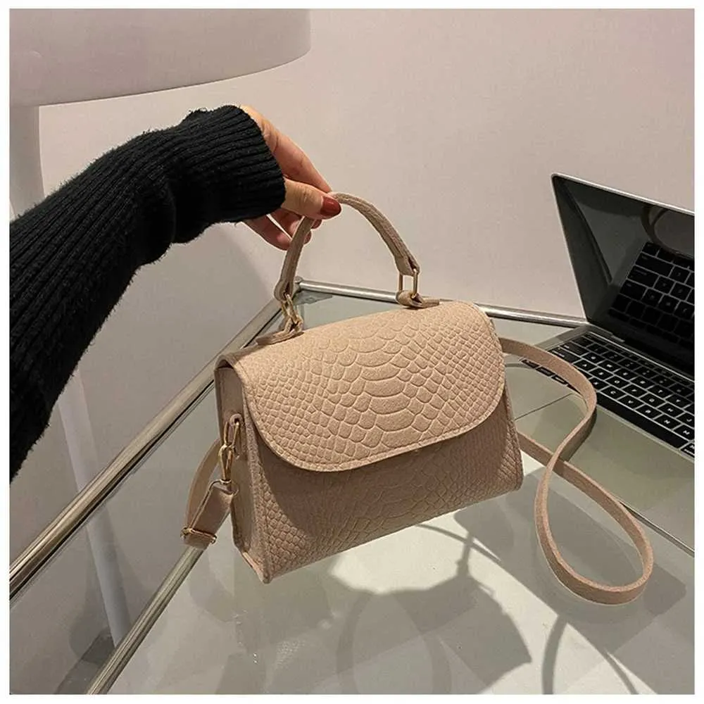 Designer Crossbody Bag With Alligator Pattern For Women_voghion.com