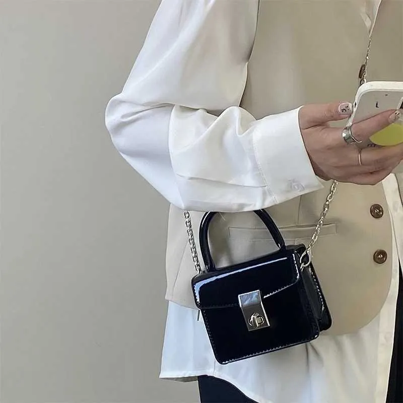 Sac à bandoulière carré pour femme avec petit verrou tendance en cuir verni pour femme_voghion.com