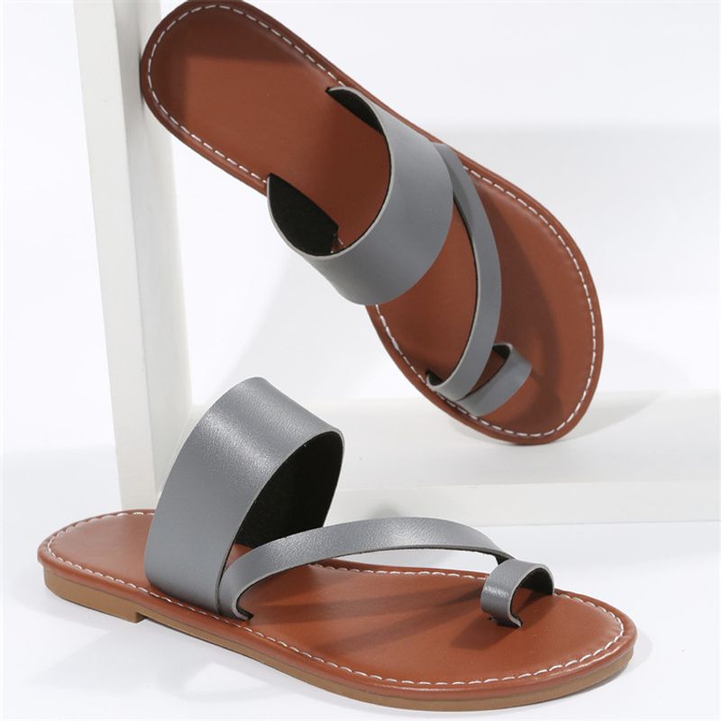 Infradito da donna con punta oversize e fondo piatto, con tacco piatto e sandali da spiaggia sulla parte esterna dello slip_voghion.com