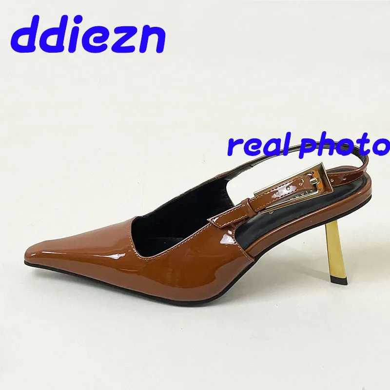 Sapatos de salto alto femininos com fivela de metal, bico fino, sandálias femininas, calçado marrom Ce88_voghion.com
