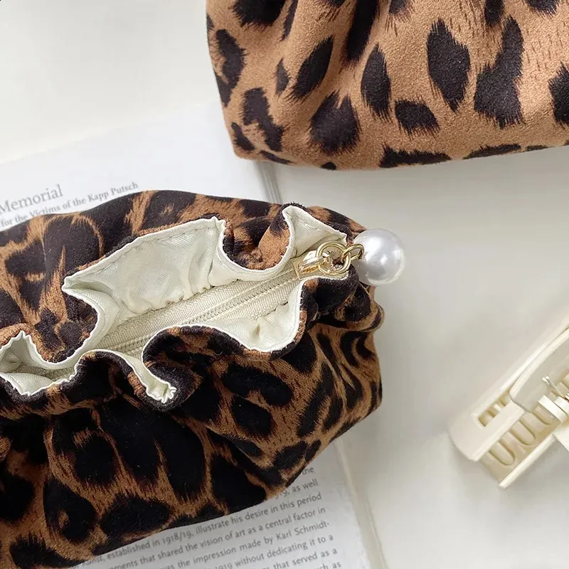 Trousse de maquillage tendance pour femmes avec fermeture éclair et perles, grande capacité, trousse de toilette, organisateur de voyage, trousse de maquillage à imprimé léopard pour dames_voghion.com