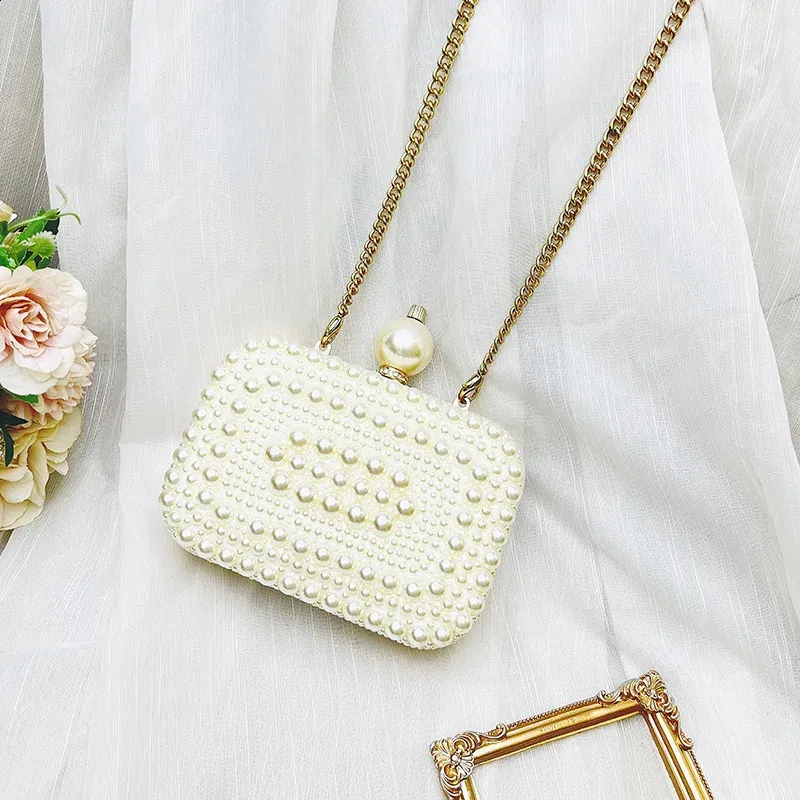 Fashion Square Shell Clutch Handgefertigte süße Perlenhochzeitsfeierkette Mini-Umhängetasche aus Leder SG Taschen für Frauen 240823_voghion.com