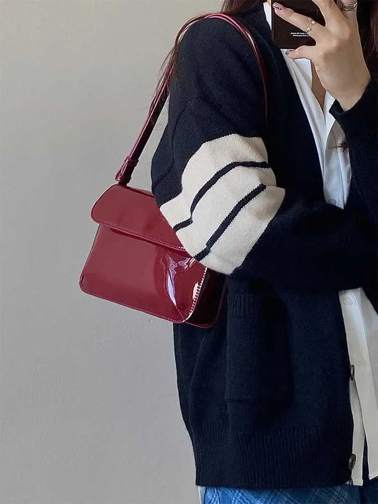 Weinrot PU Unterarm 2023 Neue Damen Vintage Lack Leder Glänzende Schnalle Einzelne Schulter Tasche Elegante Crossbody Ba241210_voghion.com