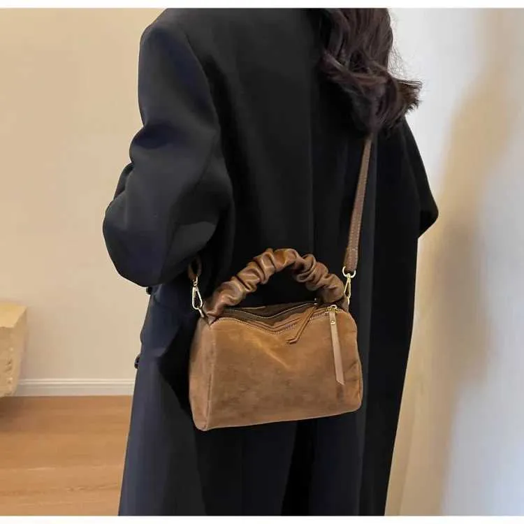 Sacs à bandoulière légers en PU pour femmes avec fermeture éclair tendance 2024 Design à plis tendance Bolsas Para MujeresC241103_voghion.com